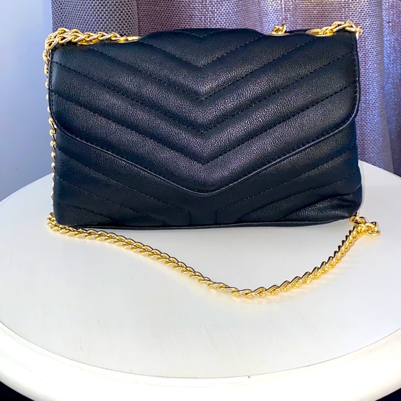 boutique bought Handbags - Black quilted shoulder bag NWOT GORGEOUS